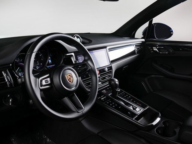 Certified 2026 Porsche Macan AWD/4WD image 4