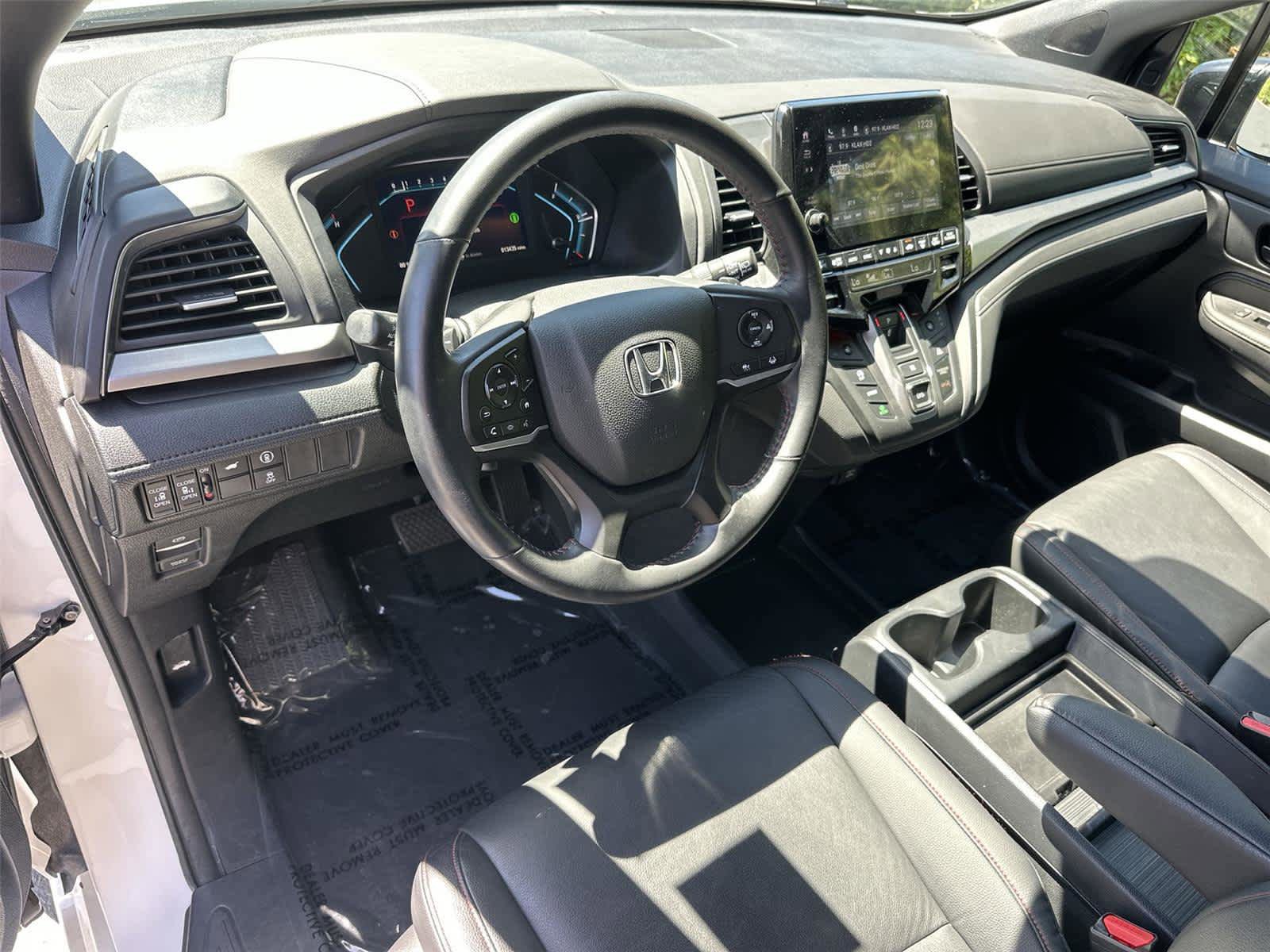 Used 2024 Honda Odyssey Sport image 2