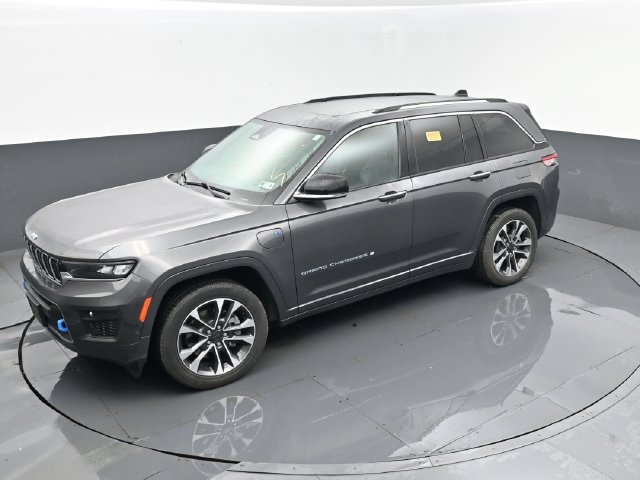 Used 2022 Jeep Grand Cherokee Overland w/ Luxury Tech Group IV AWD/4WD image 24