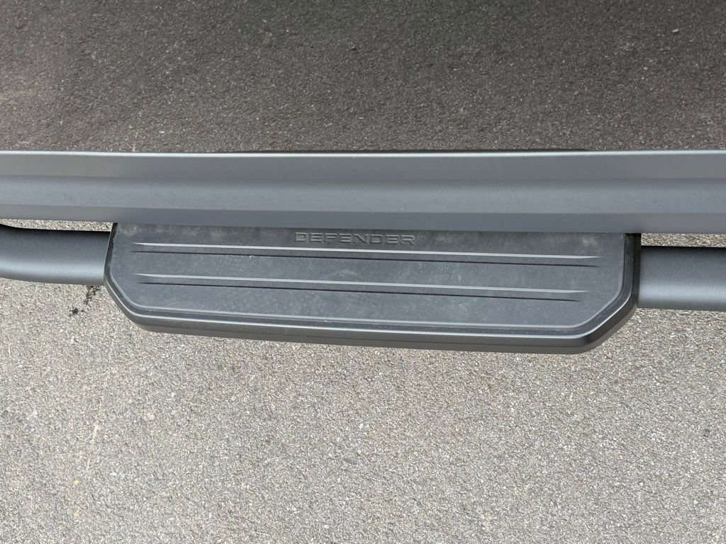 New 2026 Land Rover Defender 110 S image 39