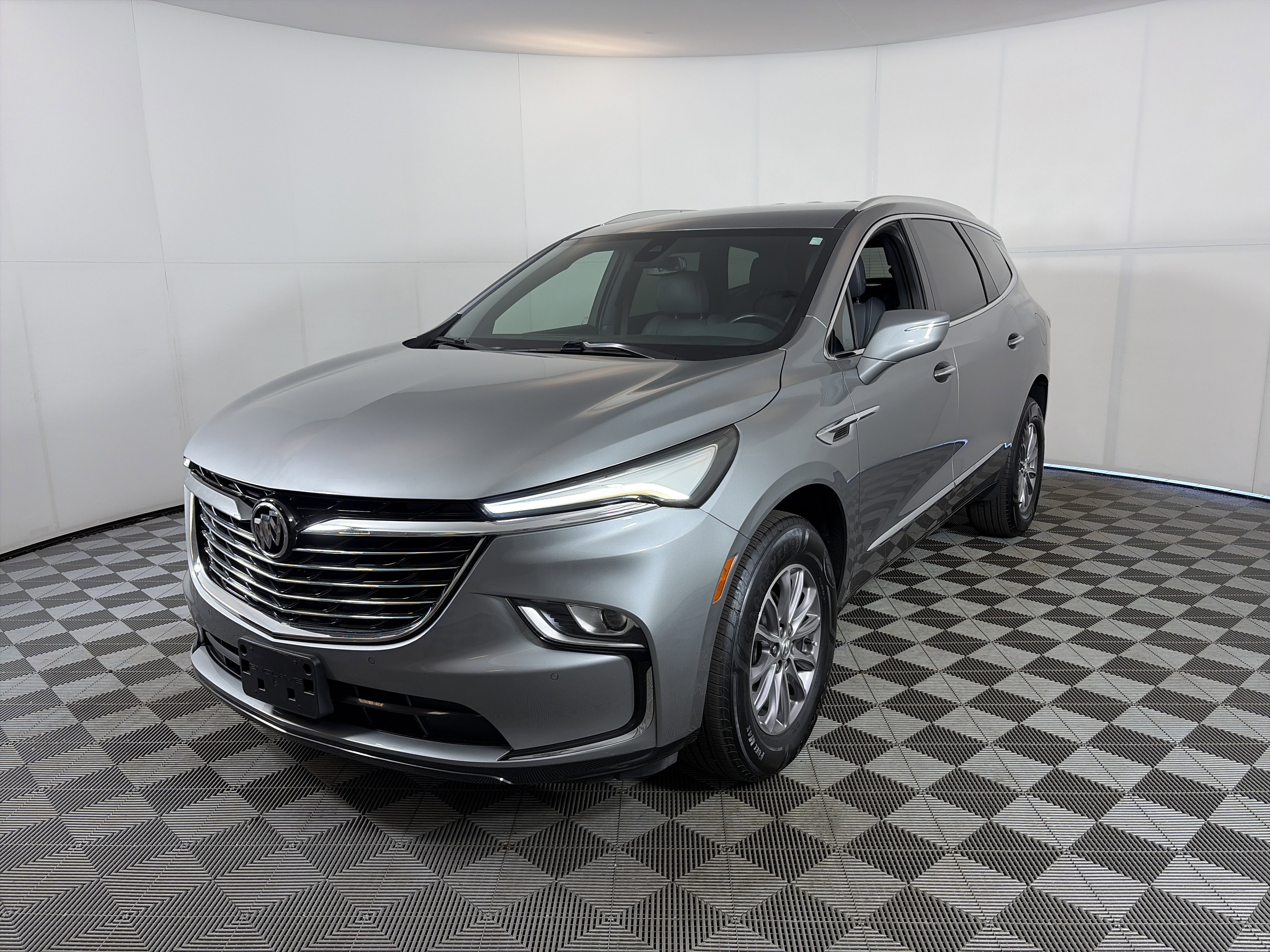 Certified 2023 Buick Enclave Essence FWD image 2