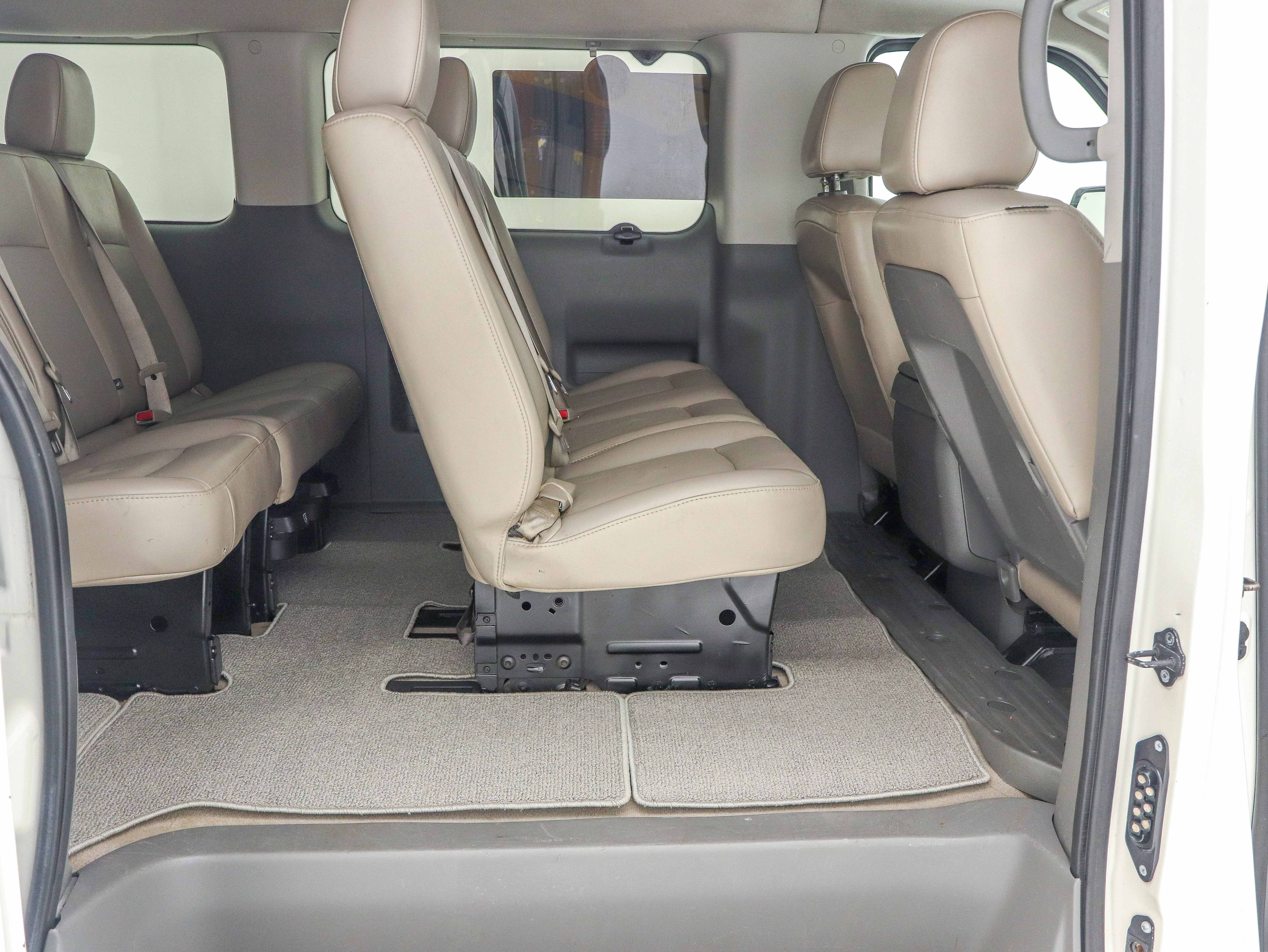 Used 2016 Nissan NV 3500 SL image 13