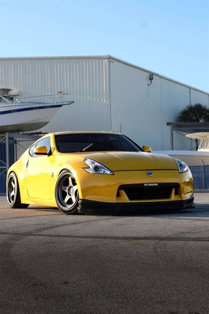 Used 2009 Nissan 370Z Touring w/ Sport Pkg image 2