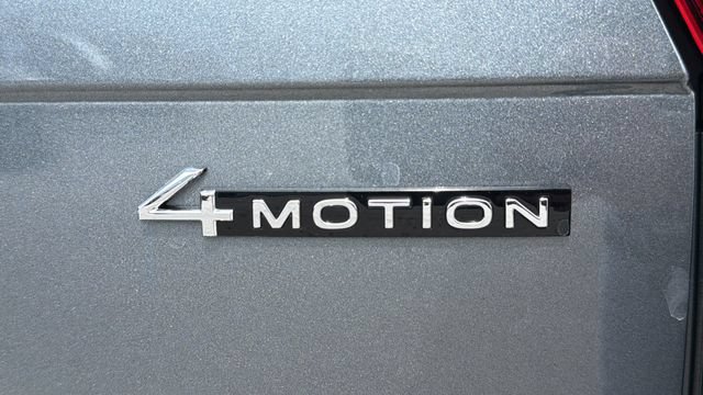 Used 2024 Volkswagen Tiguan SE AWD/4WD image 34