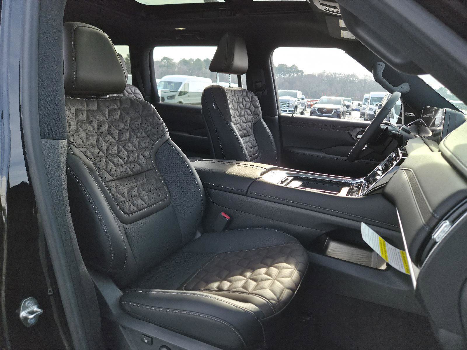 New 2025 Nissan Armada Platinum Reserve image 16