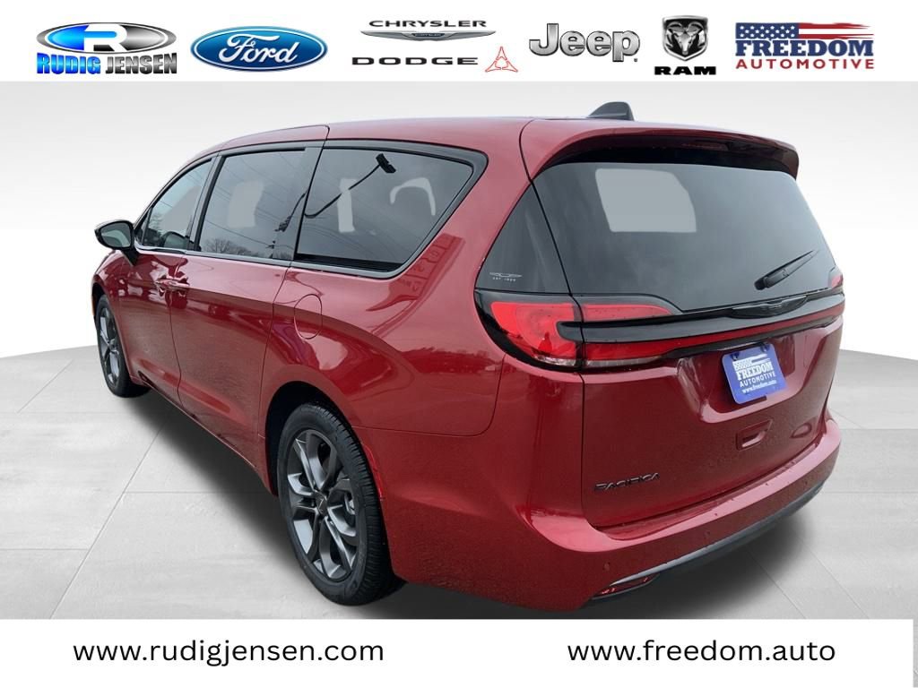 New 2026 Chrysler Pacifica Select image 5