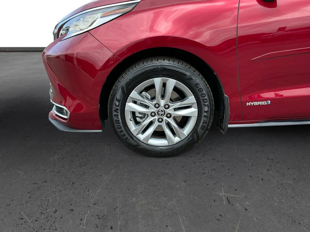 Used 2021 Toyota Sienna Limited image 13