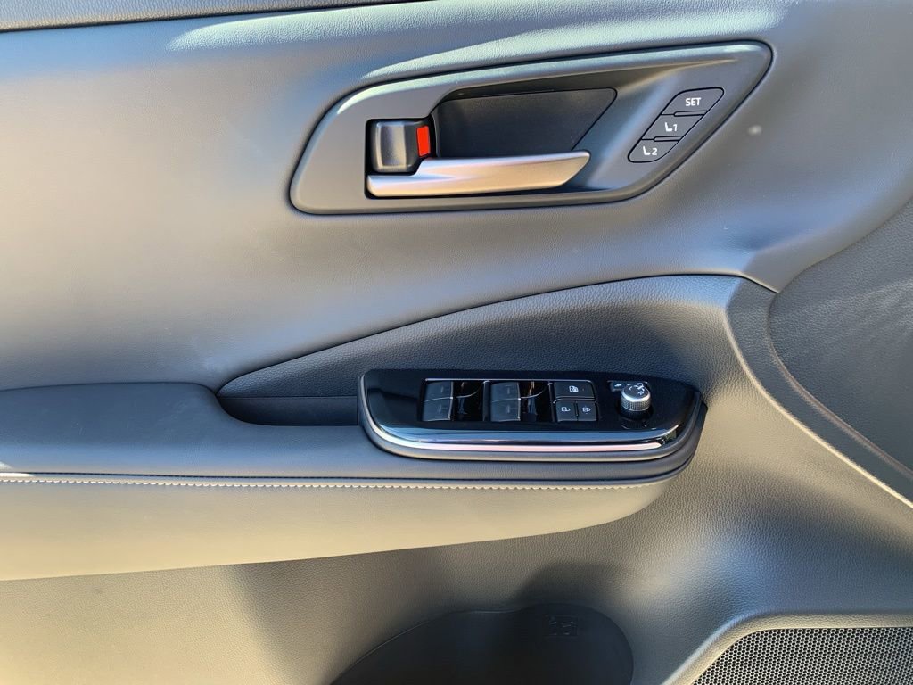 New 2025 Toyota Crown Signia image 11