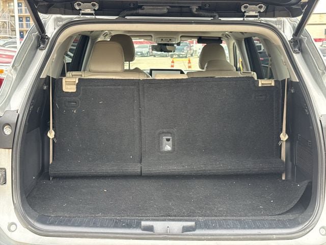 Used 2023 Toyota Highlander Platinum FWD image 37
