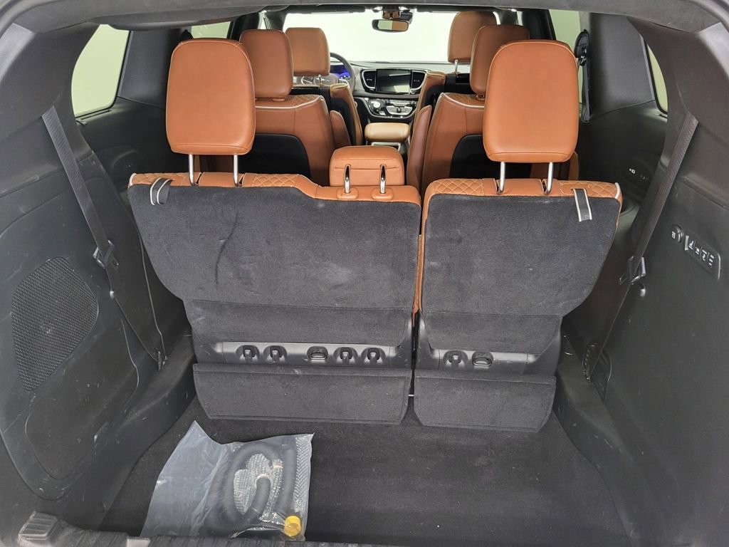 Used 2025 Chrysler Pacifica Pinnacle w/ Trailer Tow Group image 8