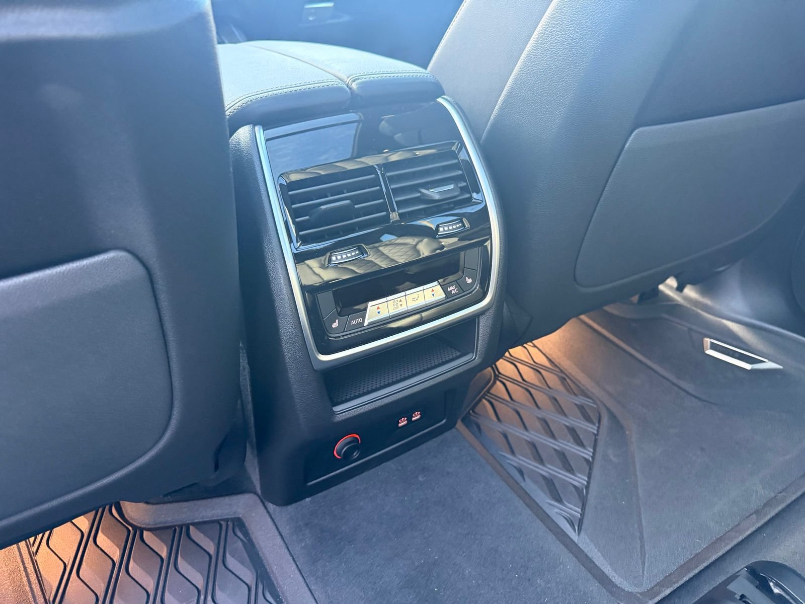 Used 2025 BMW X7 xDrive40i w/ M Sport Package AWD/4WD image 31