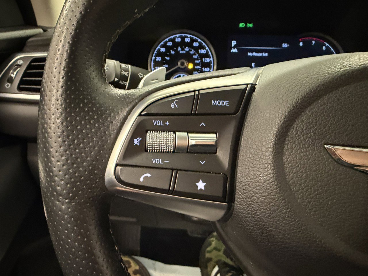 Used 2022 Genesis G70 2.0T image 15