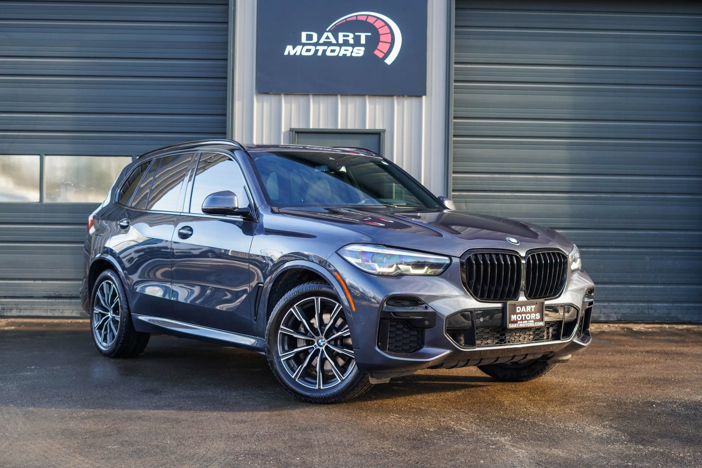 Used 2022 BMW X5 xDrive40i w/ M Sport Package AWD/4WD image 1