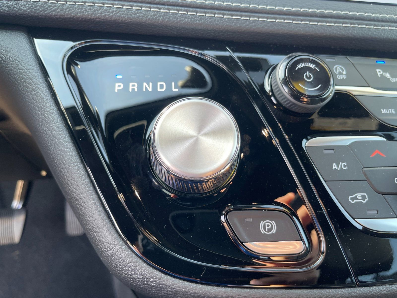 New 2026 Chrysler Pacifica Select w/ S Appearance Package image 24