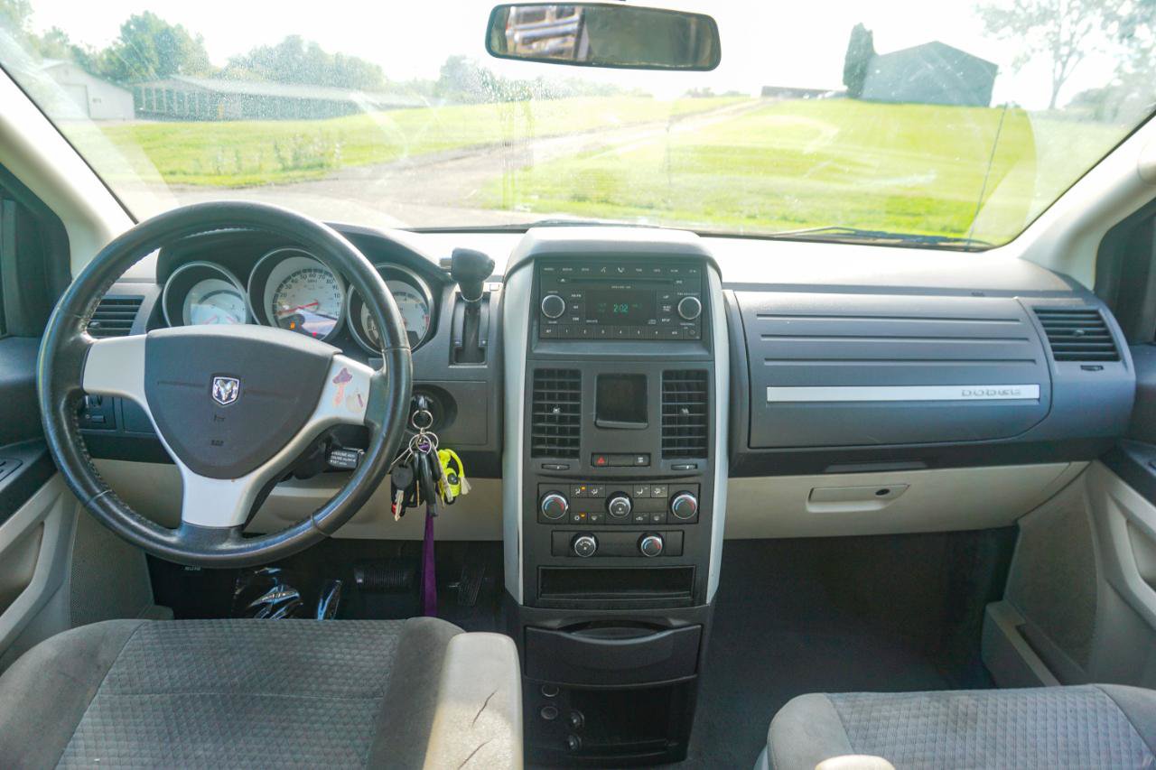 Used 2008 Dodge Grand Caravan SXT FWD image 9
