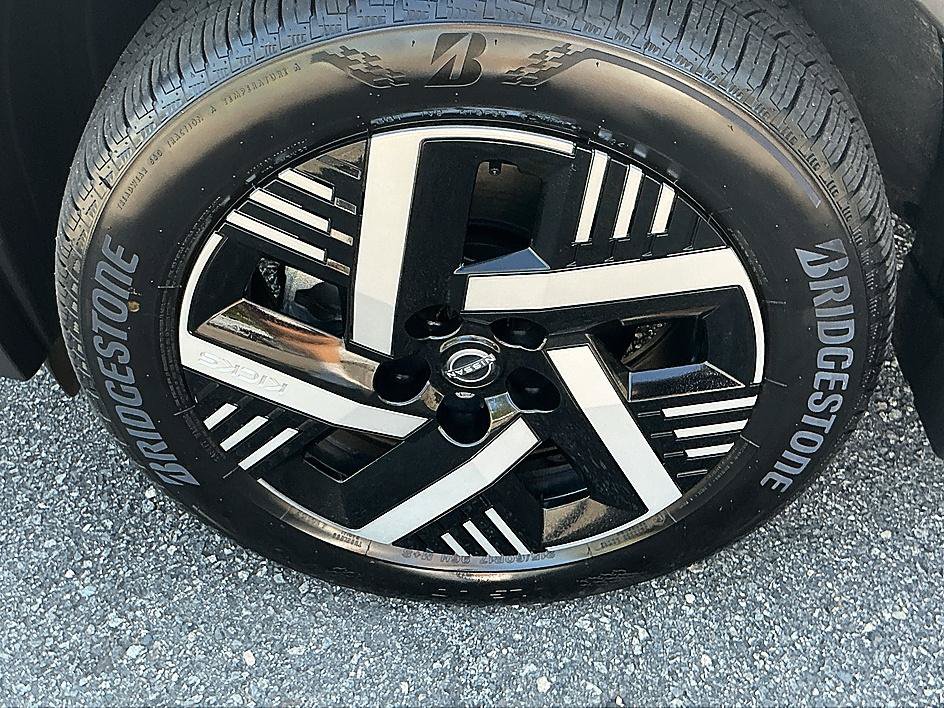 Certified 2026 Nissan Kicks SV FWD image 7