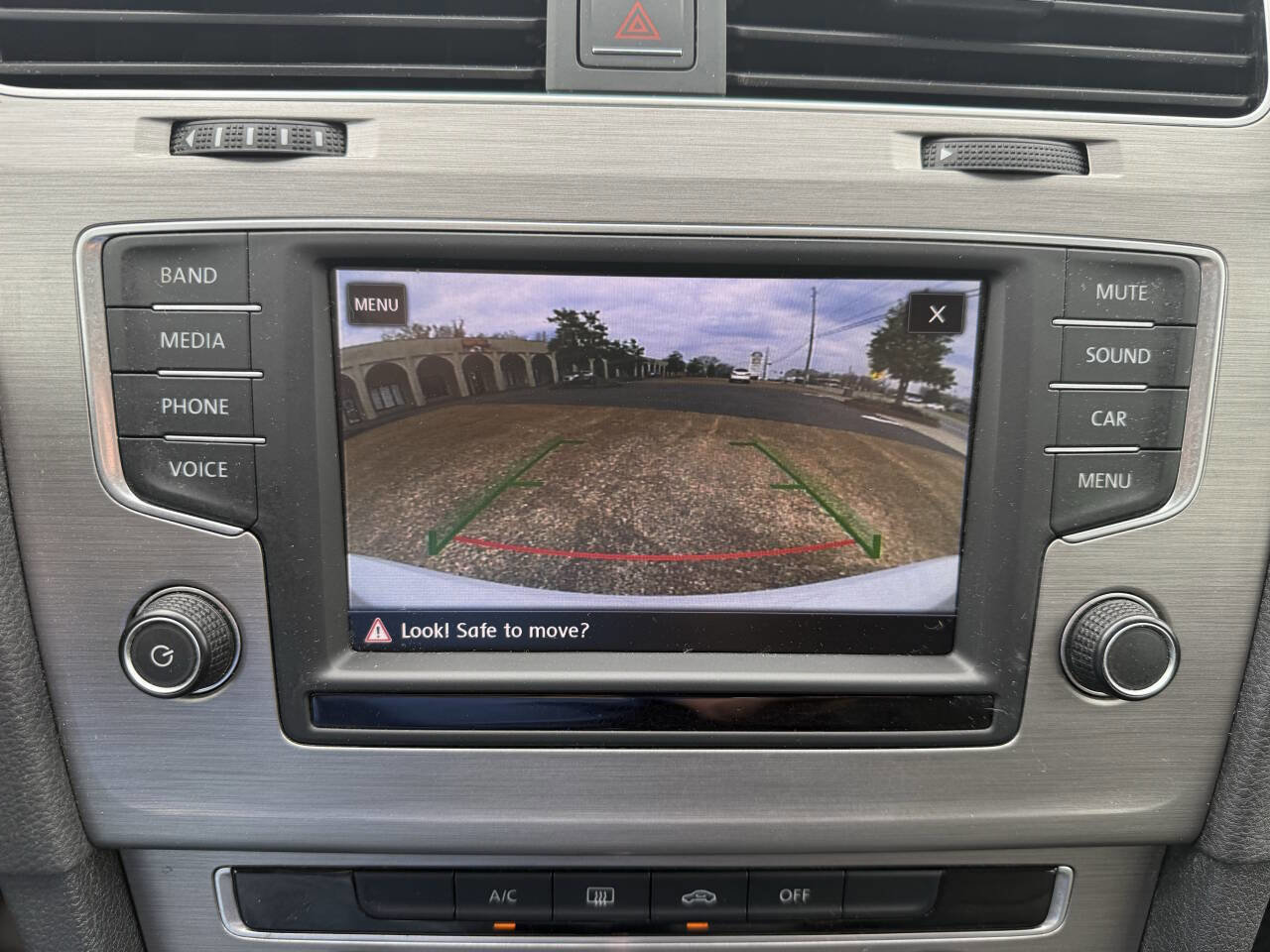 Used 2017 Volkswagen Golf S image 11