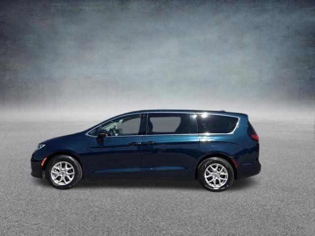 Used 2023 Chrysler Pacifica Touring-L FWD image 12