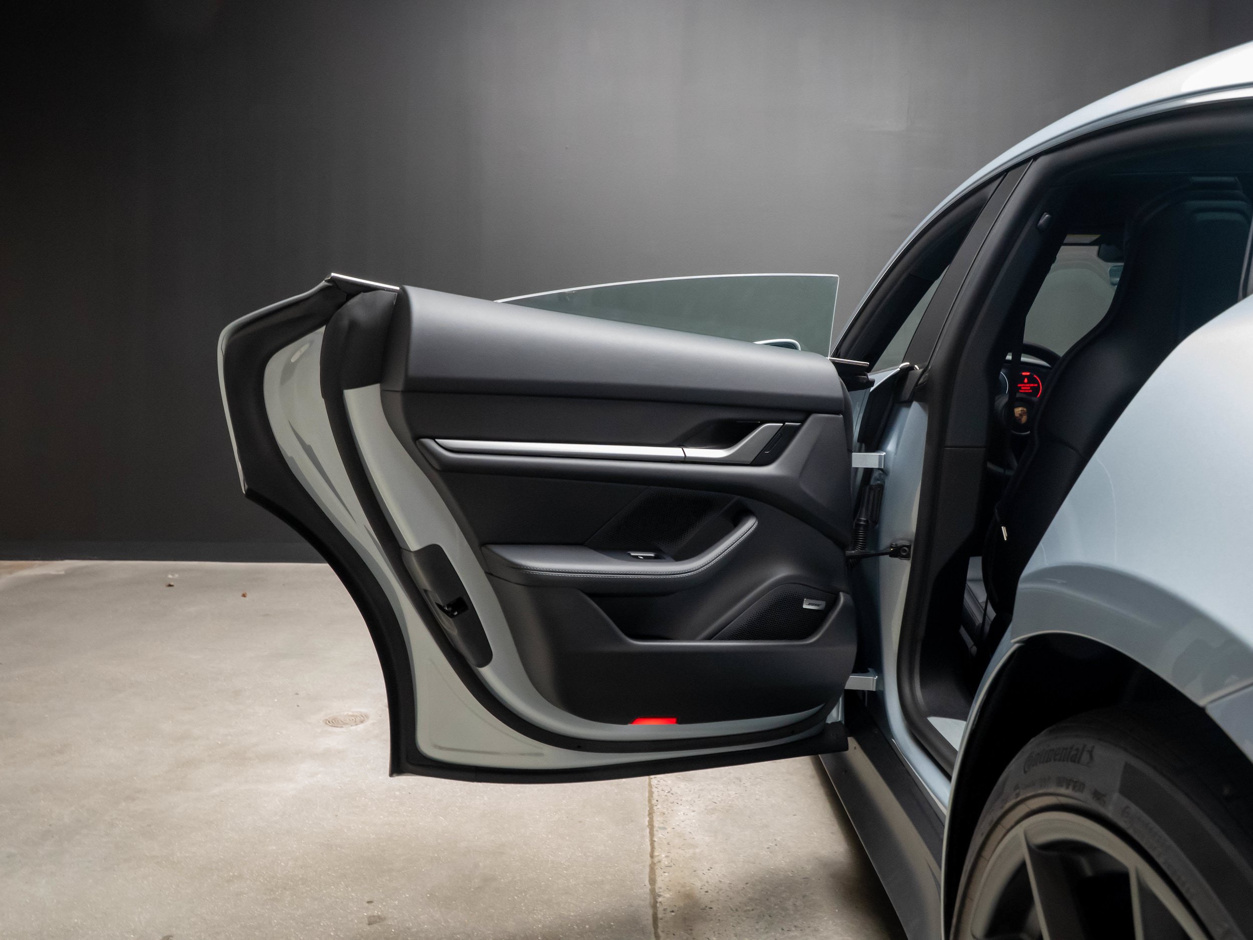 New 2026 Porsche Taycan 4S AWD/4WD image 31