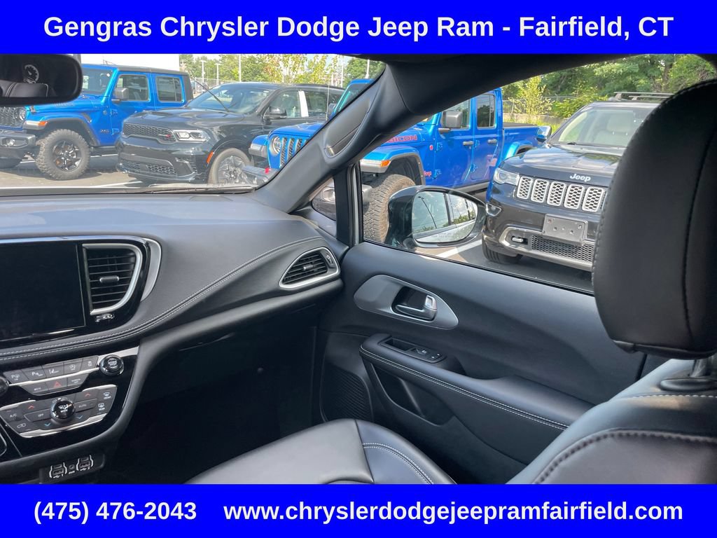 Certified 2024 Chrysler Pacifica Touring-L w/ S Appearance Package AWD/4WD image 70