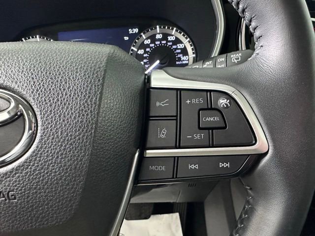 Used 2023 Toyota Highlander XLE image 23