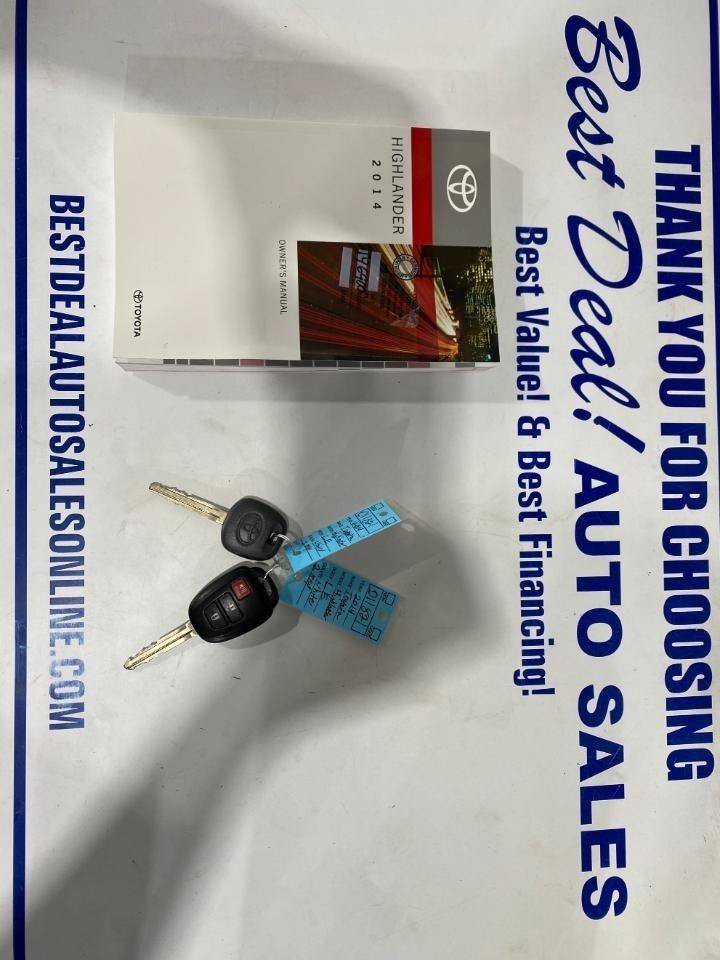 Used 2014 Toyota Highlander LE AWD/4WD image 21