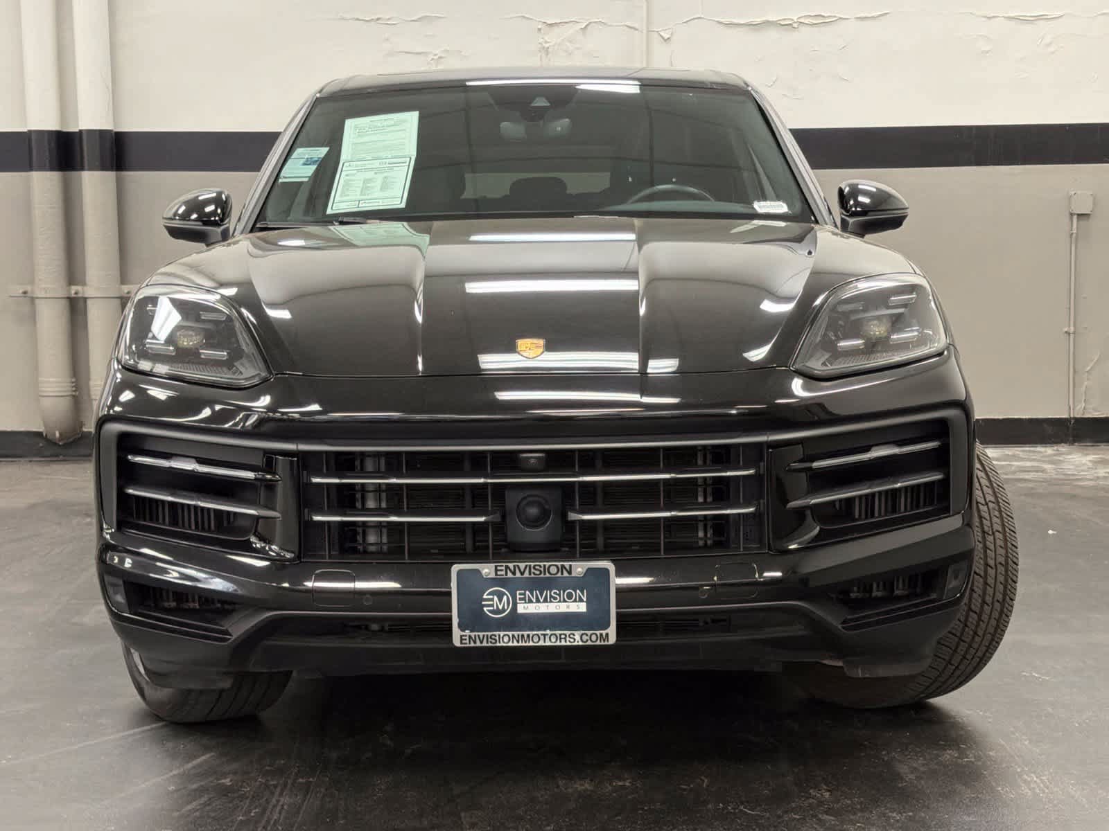 Used 2024 Porsche Cayenne AWD/4WD image 3