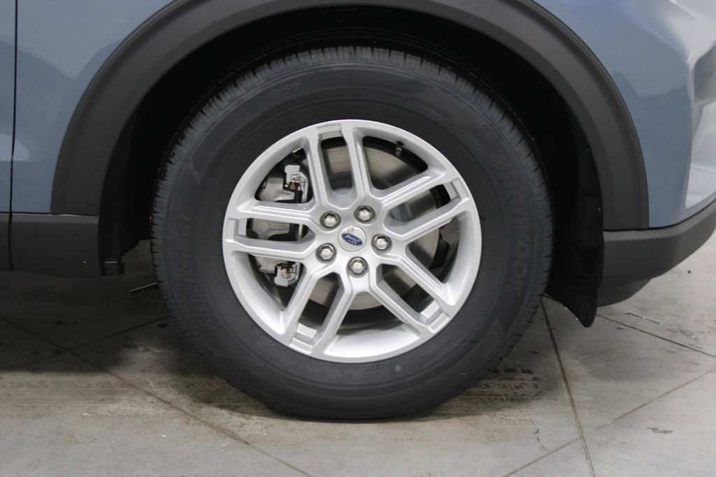 New 2026 Ford Explorer Active RWD image 11