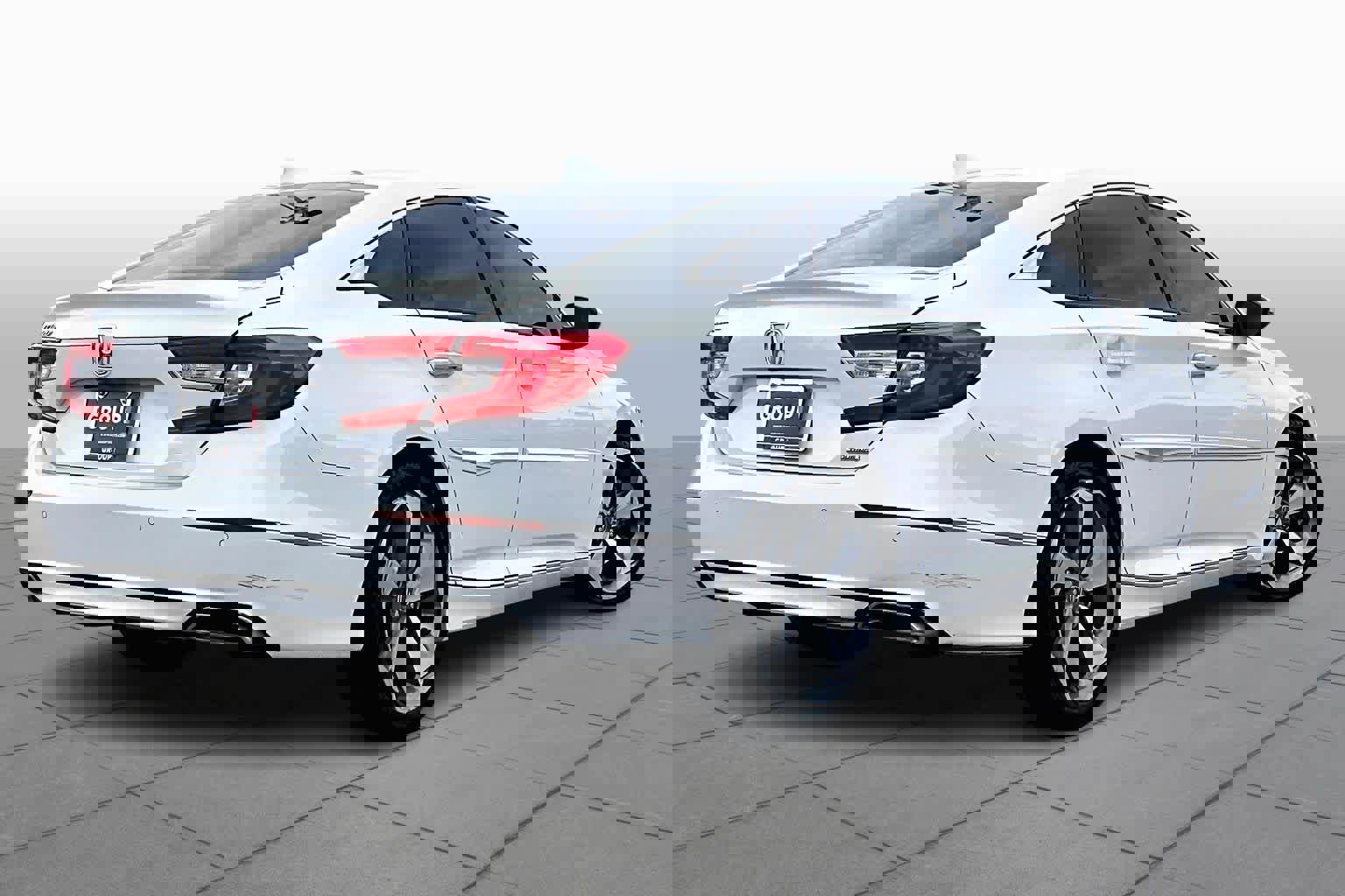 Used 2018 Honda Accord Touring image 12