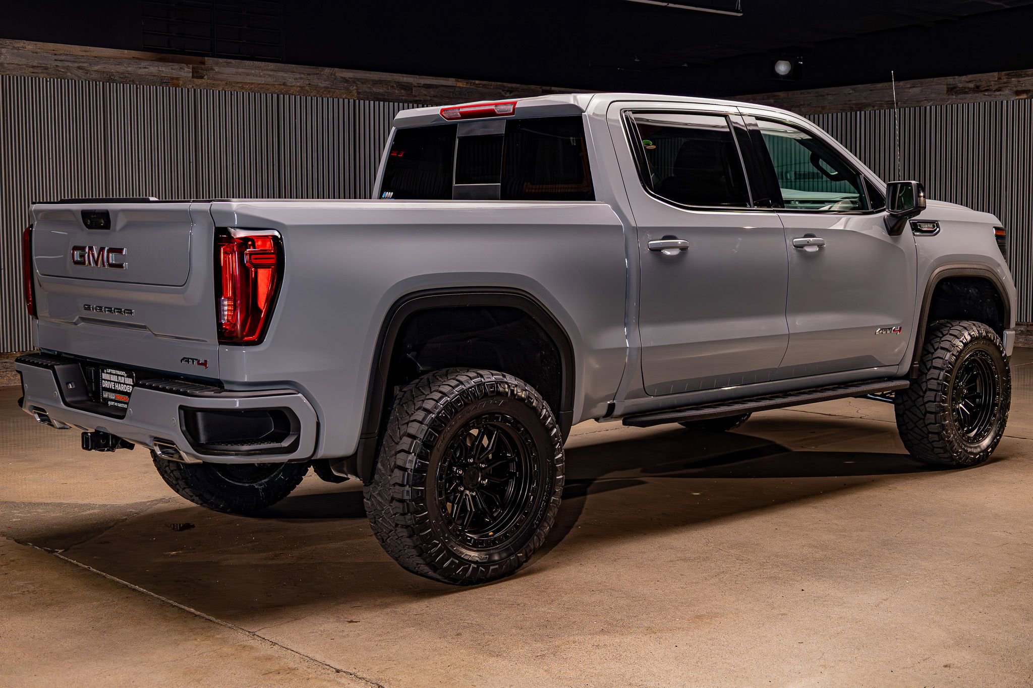 Used 2025 GMC Sierra 1500 AT4 w/ AT4 Premium Package AWD/4WD image 9