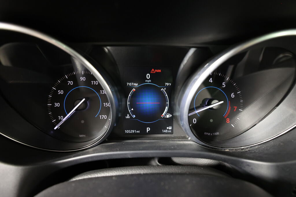 Used 2017 Jaguar F-PACE Premium image 32