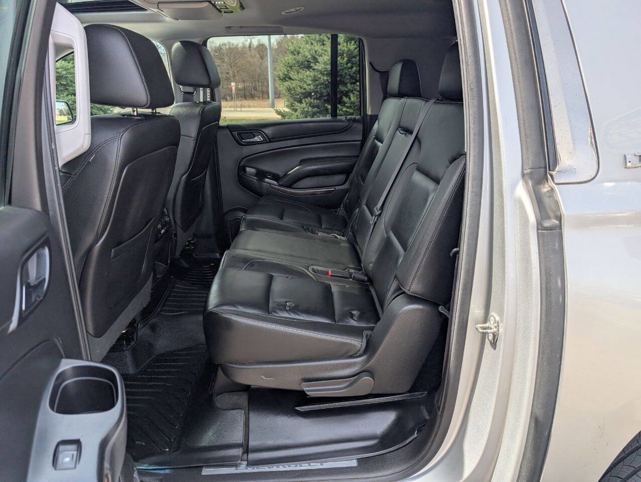 Used 2015 Chevrolet Suburban LT image 14