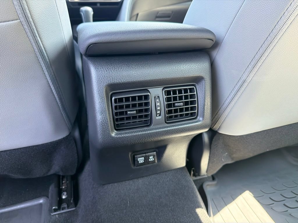 Used 2025 Toyota Camry SE w/ Convenience Package FWD image 31