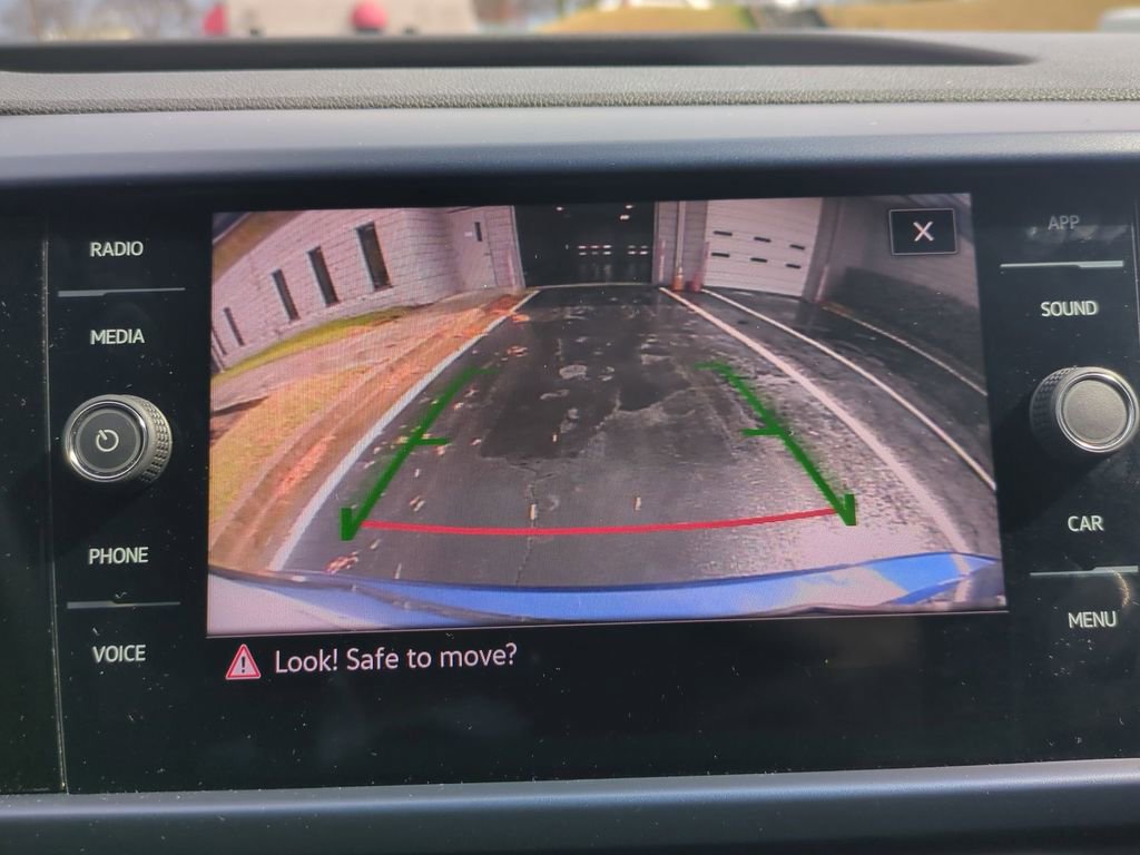 Used 2024 Volkswagen Taos SE image 17