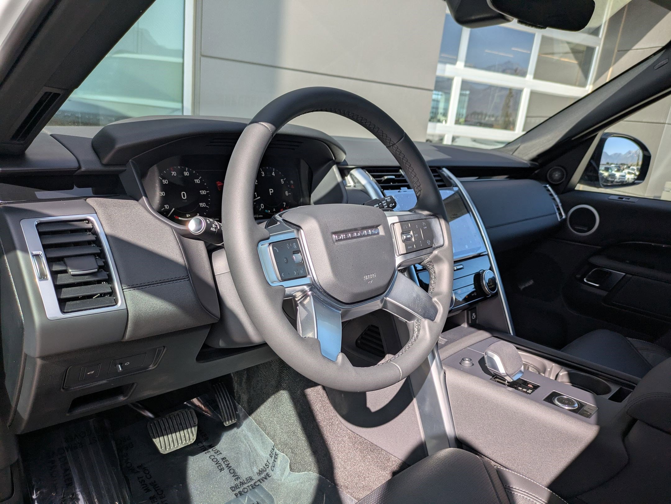 New 2025 Land Rover Discovery S image 12