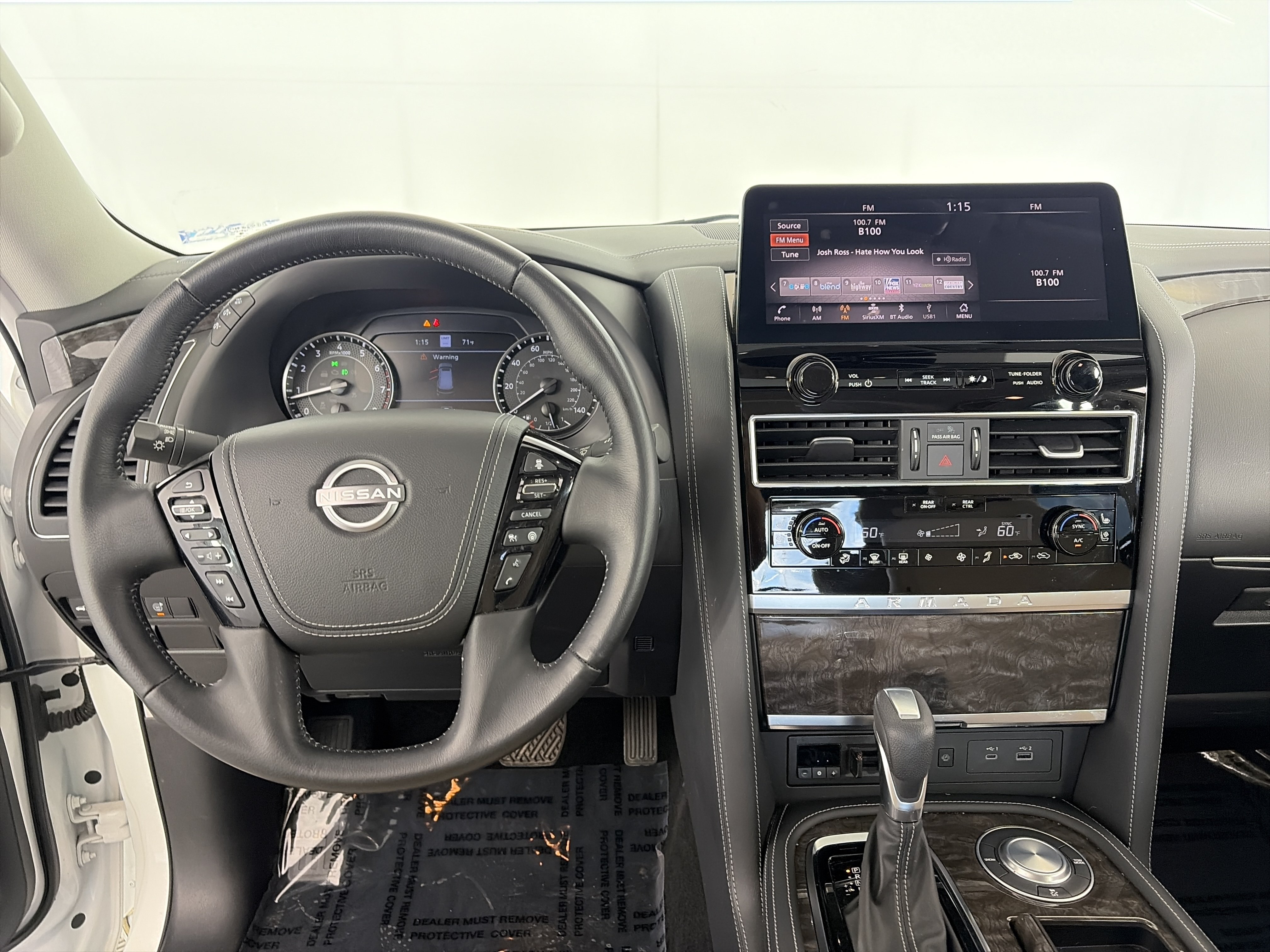 Used 2024 Nissan Armada Platinum w/ Captain's Chairs Package RWD image 3