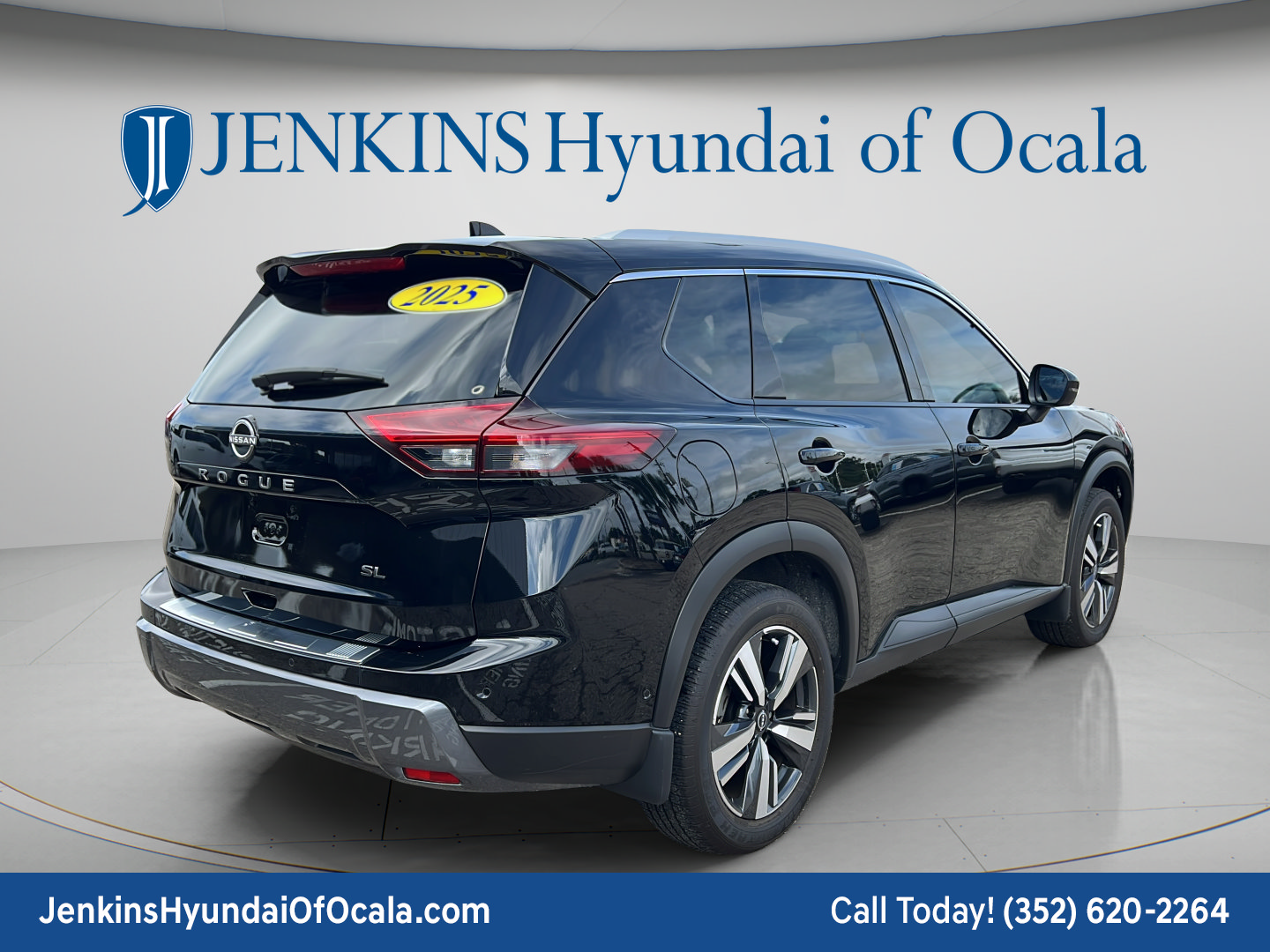 Used 2025 Nissan Rogue SL w/ SL Premium Package FWD image 3