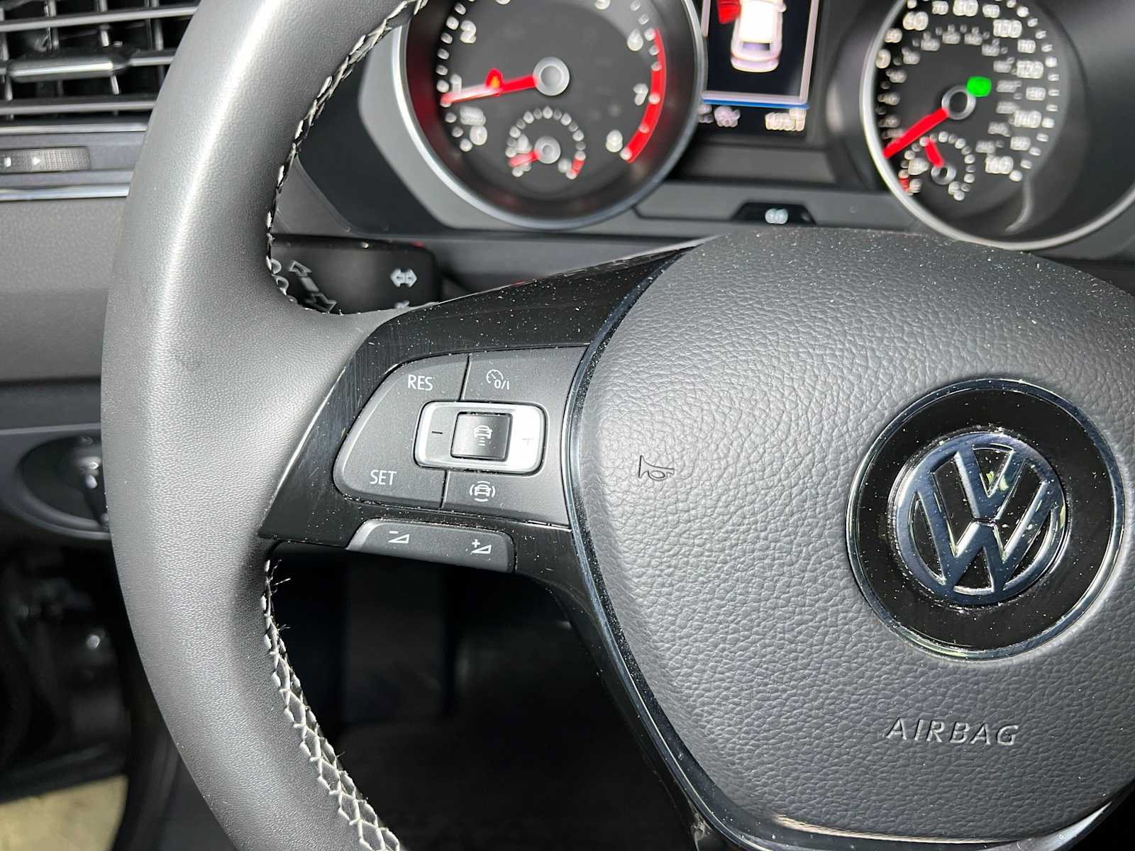 Used 2021 Volkswagen Tiguan SE w/ Panoramic Sunroof Package AWD/4WD image 30