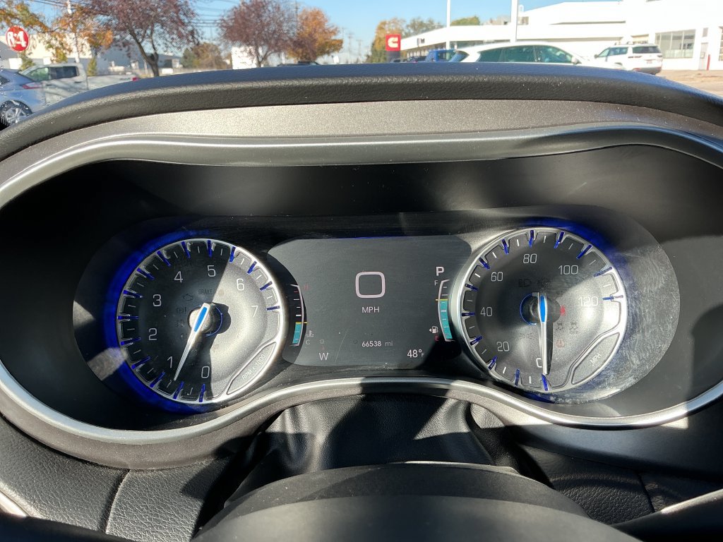Used 2024 Chrysler Pacifica Touring-L FWD image 15