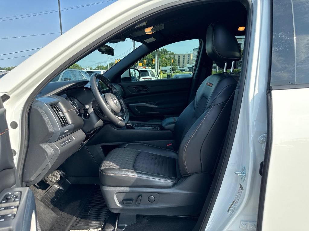 Used 2025 Nissan Pathfinder Rock Creek AWD/4WD image 12