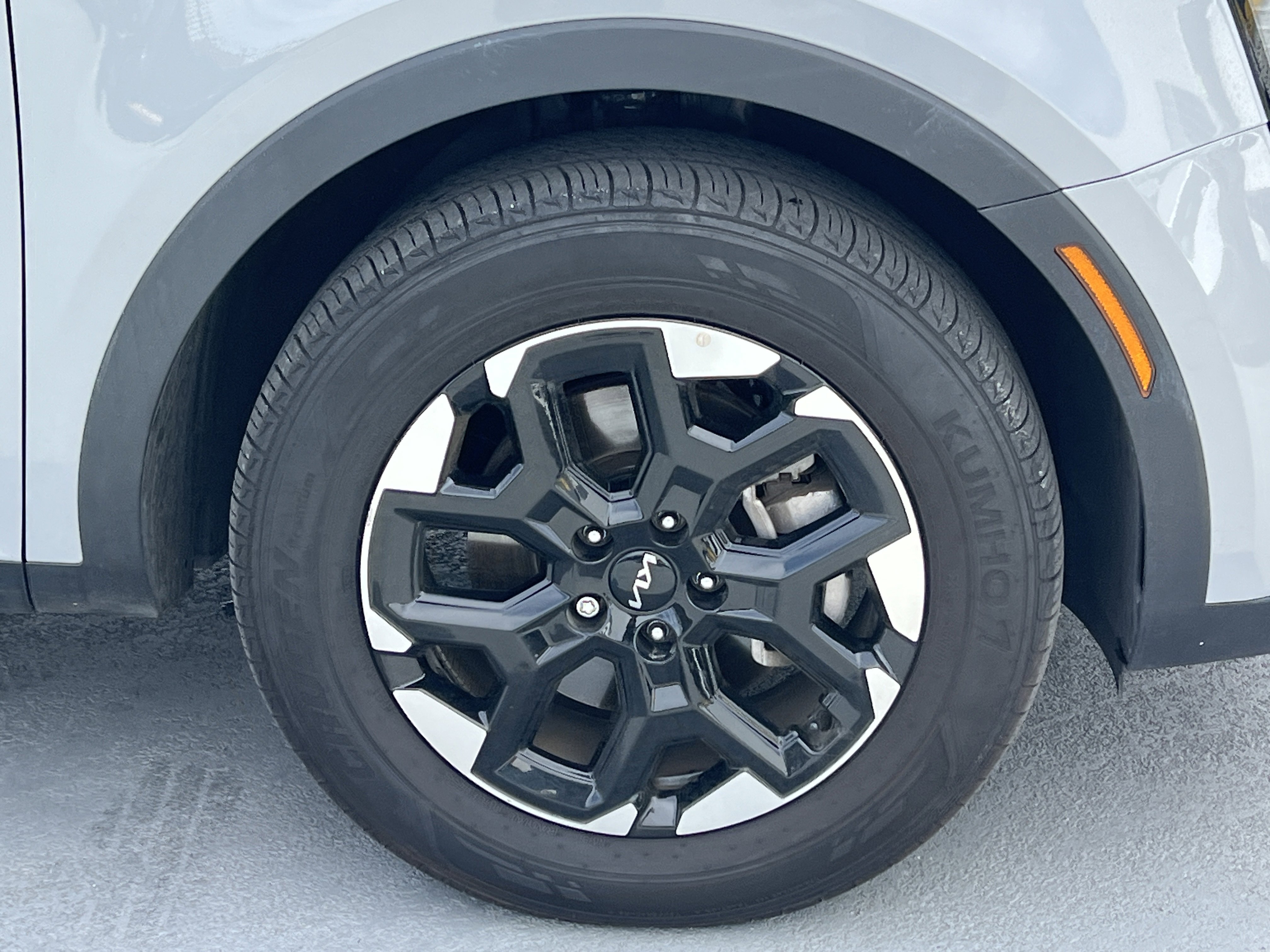 Certified 2025 Kia Sorento S image 15