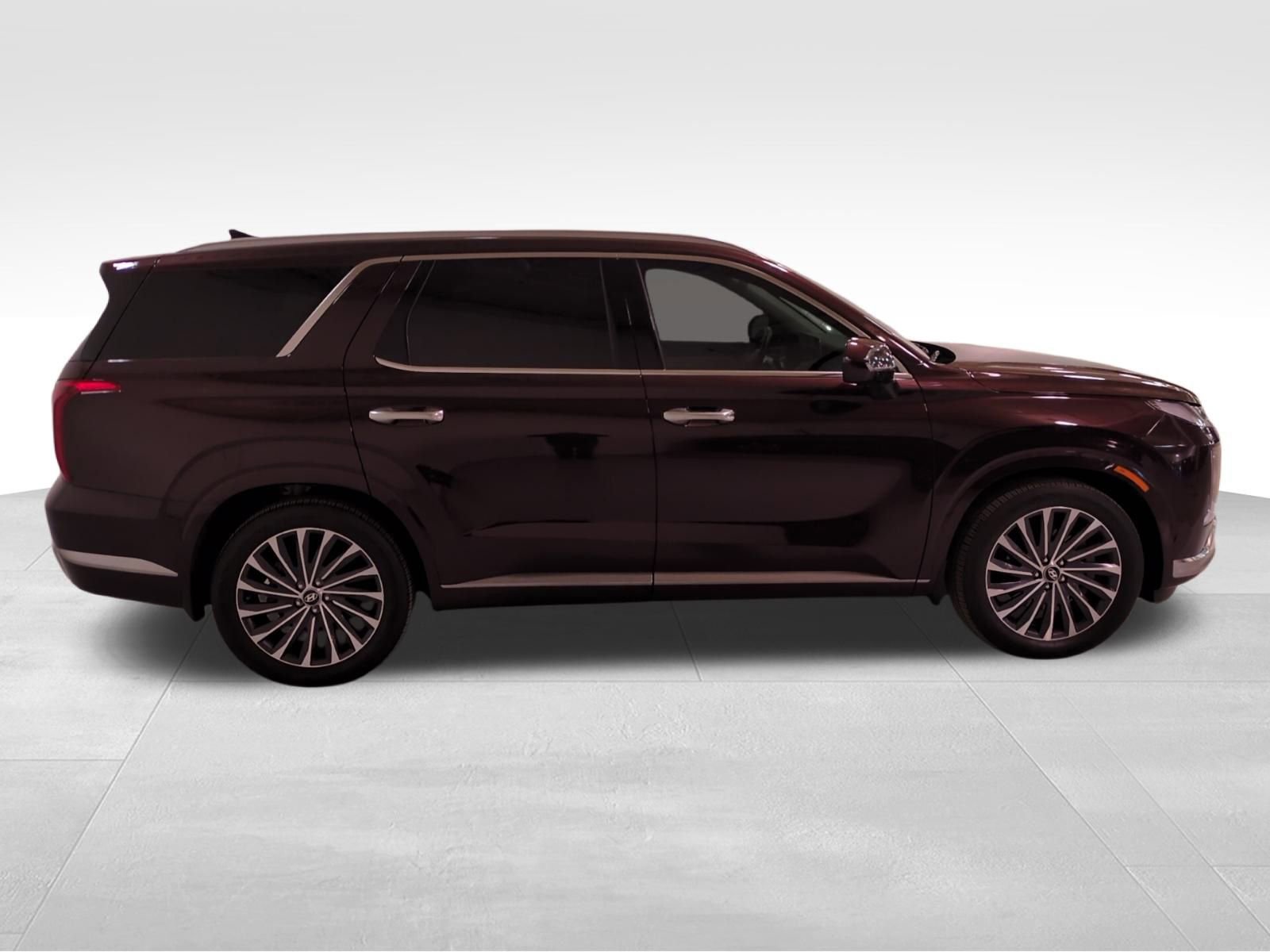 Used 2023 Hyundai Palisade Calligraphy image 2