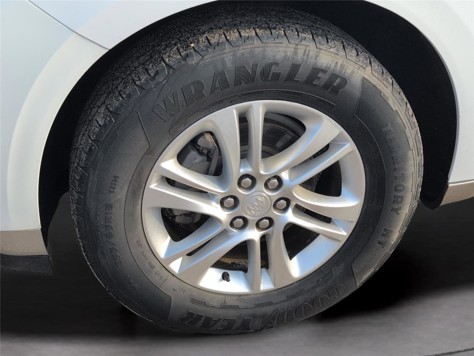 Used 2020 Buick Enclave Essence image 12