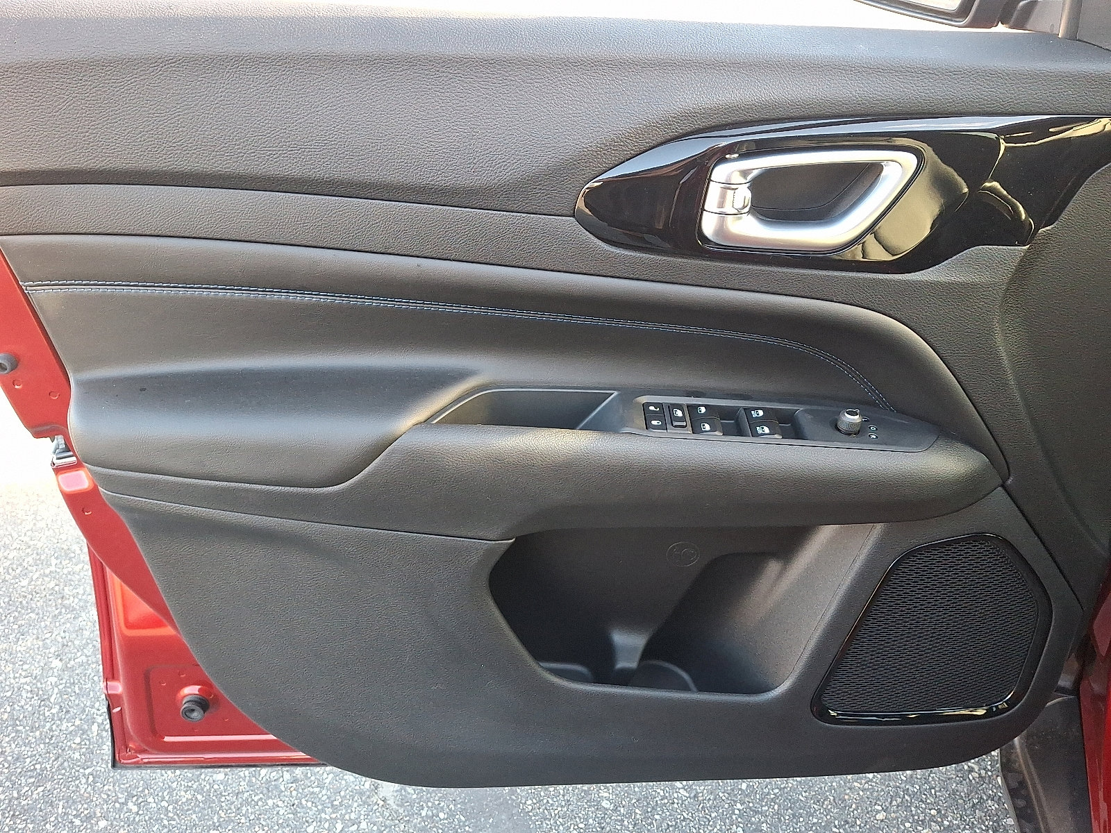 New 2026 Jeep Compass Limited image 9