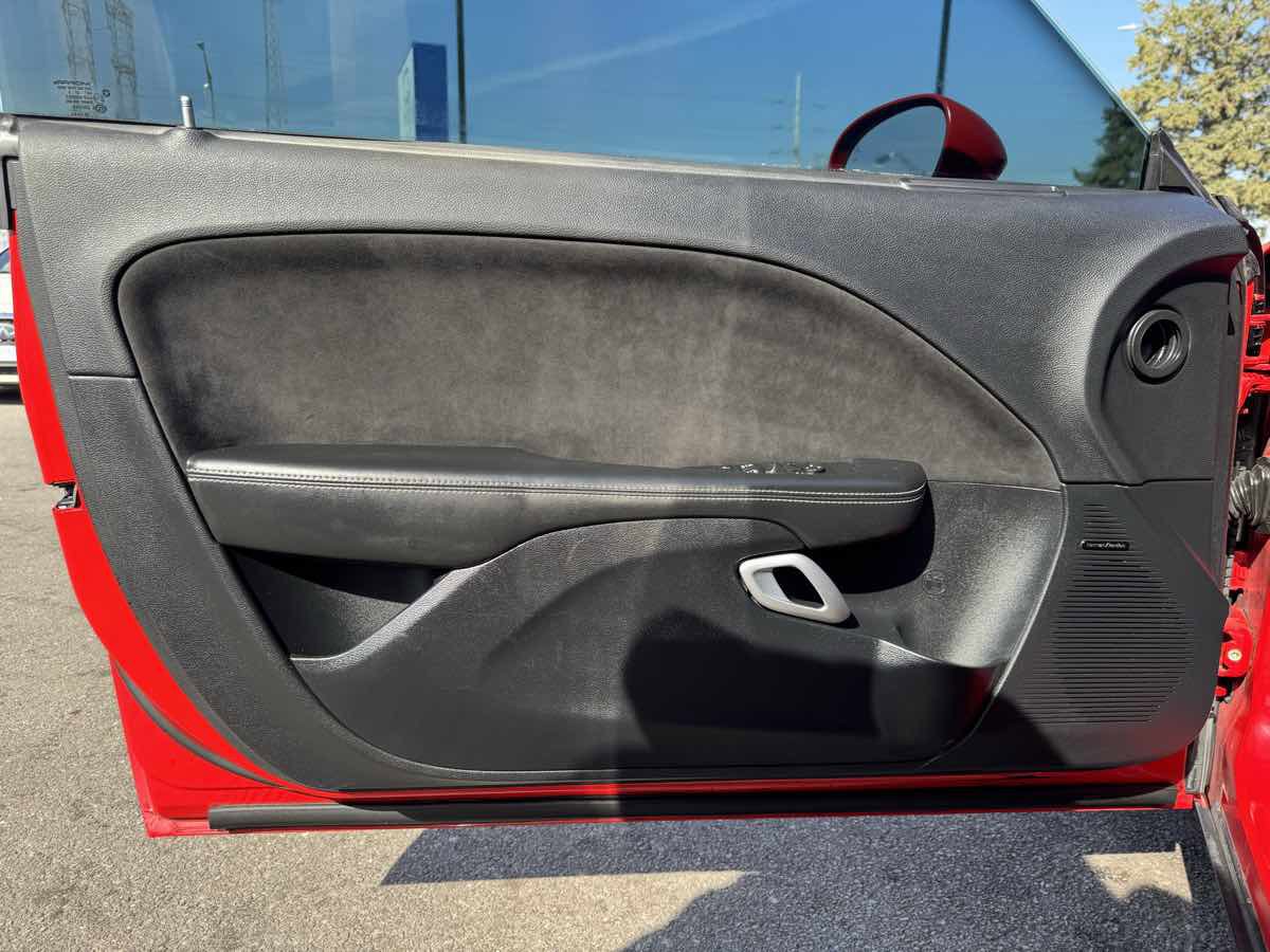 Used 2015 Dodge Challenger SRT image 31