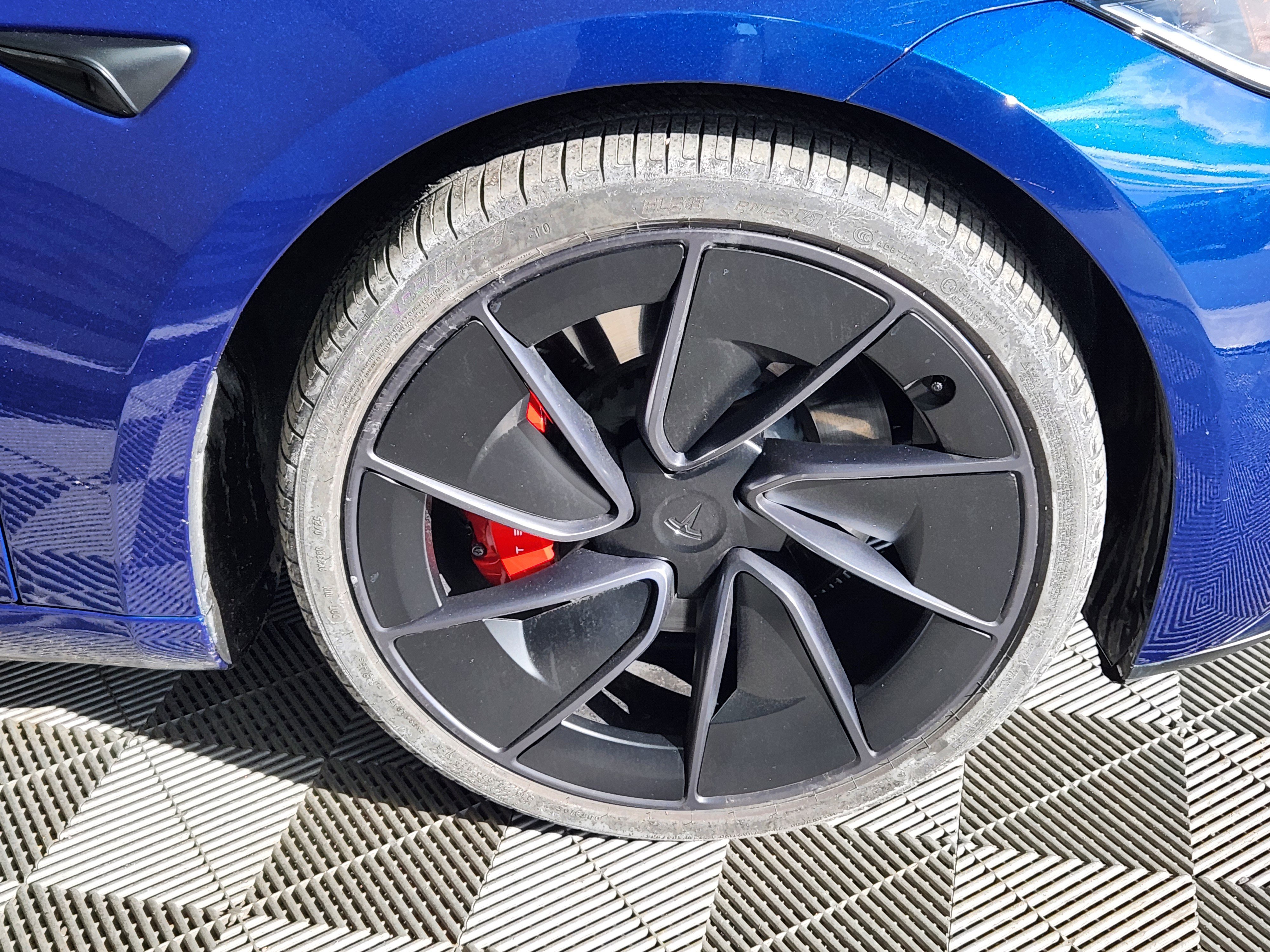 Used 2025 Tesla Model 3 Performance image 9