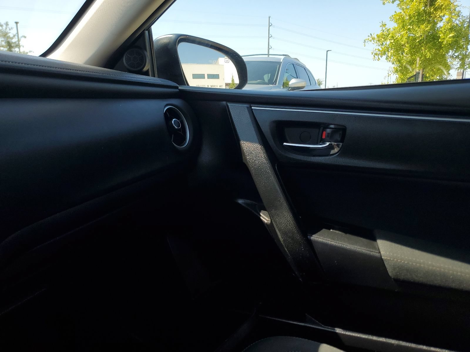Used 2018 Toyota Corolla LE FWD image 25