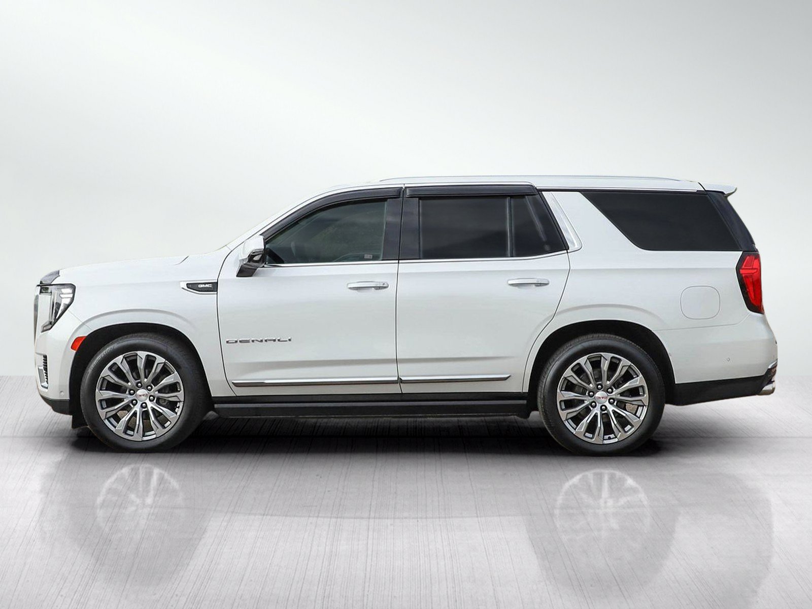 Used 2023 GMC Yukon Denali w/ Denali Reserve Package AWD/4WD image 2