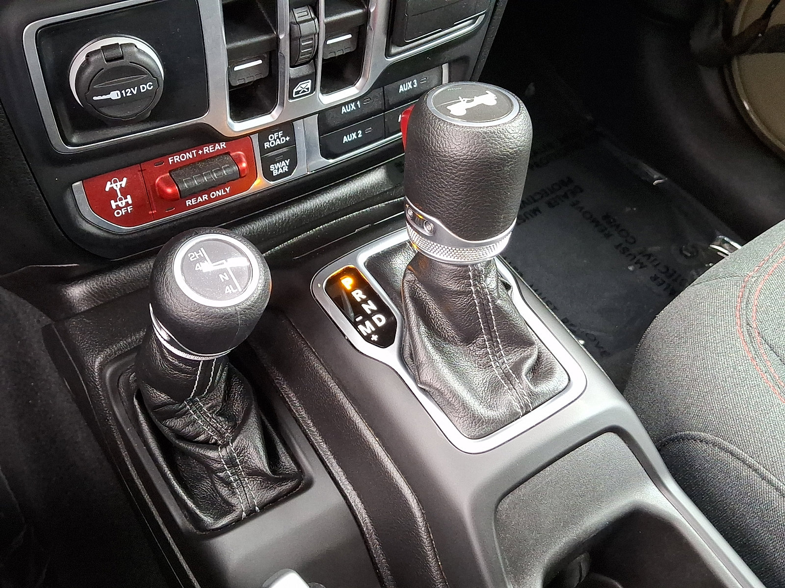 Used 2025 Jeep Wrangler Unlimited Rubicon AWD/4WD image 14