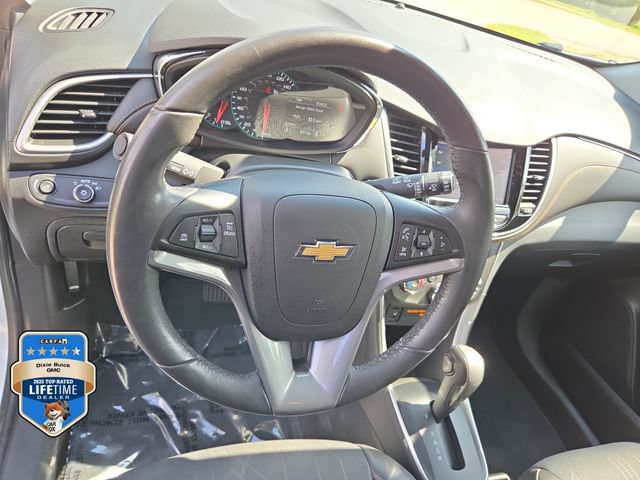 Certified 2022 Chevrolet Trax LT w/ LT Convenience Package FWD image 16